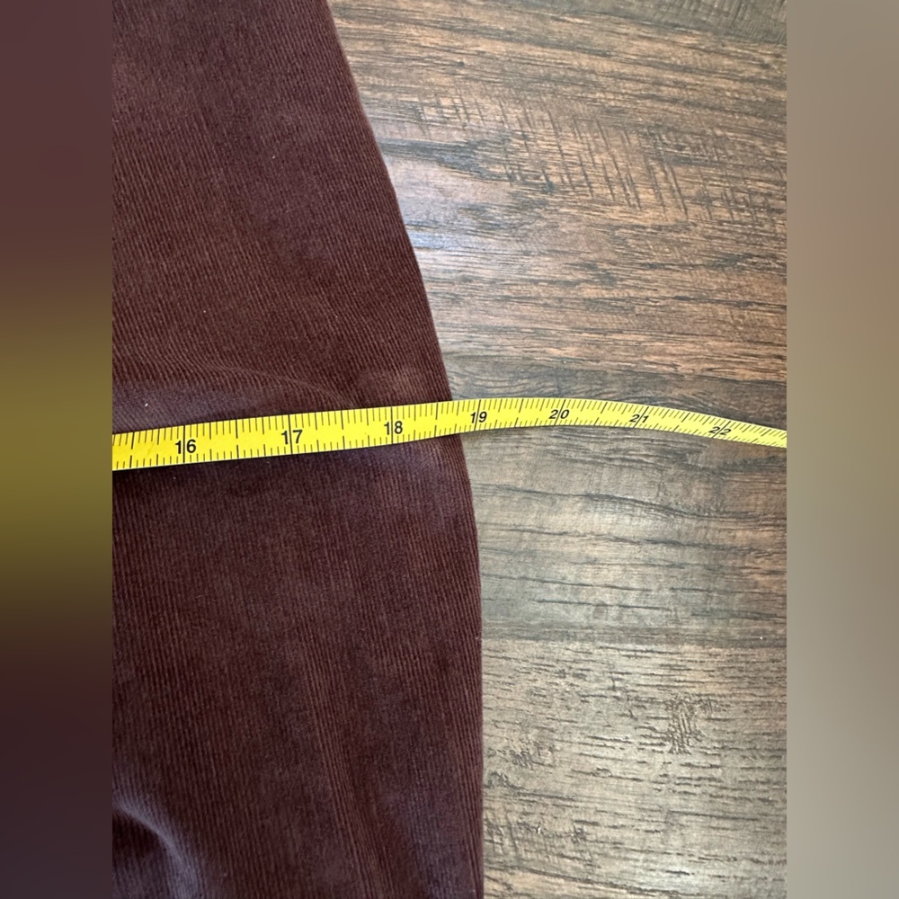 Pacsun Brown Corduroy Low Rise
Flare Pants size 27 great condition side zip - Picture 14 of 17